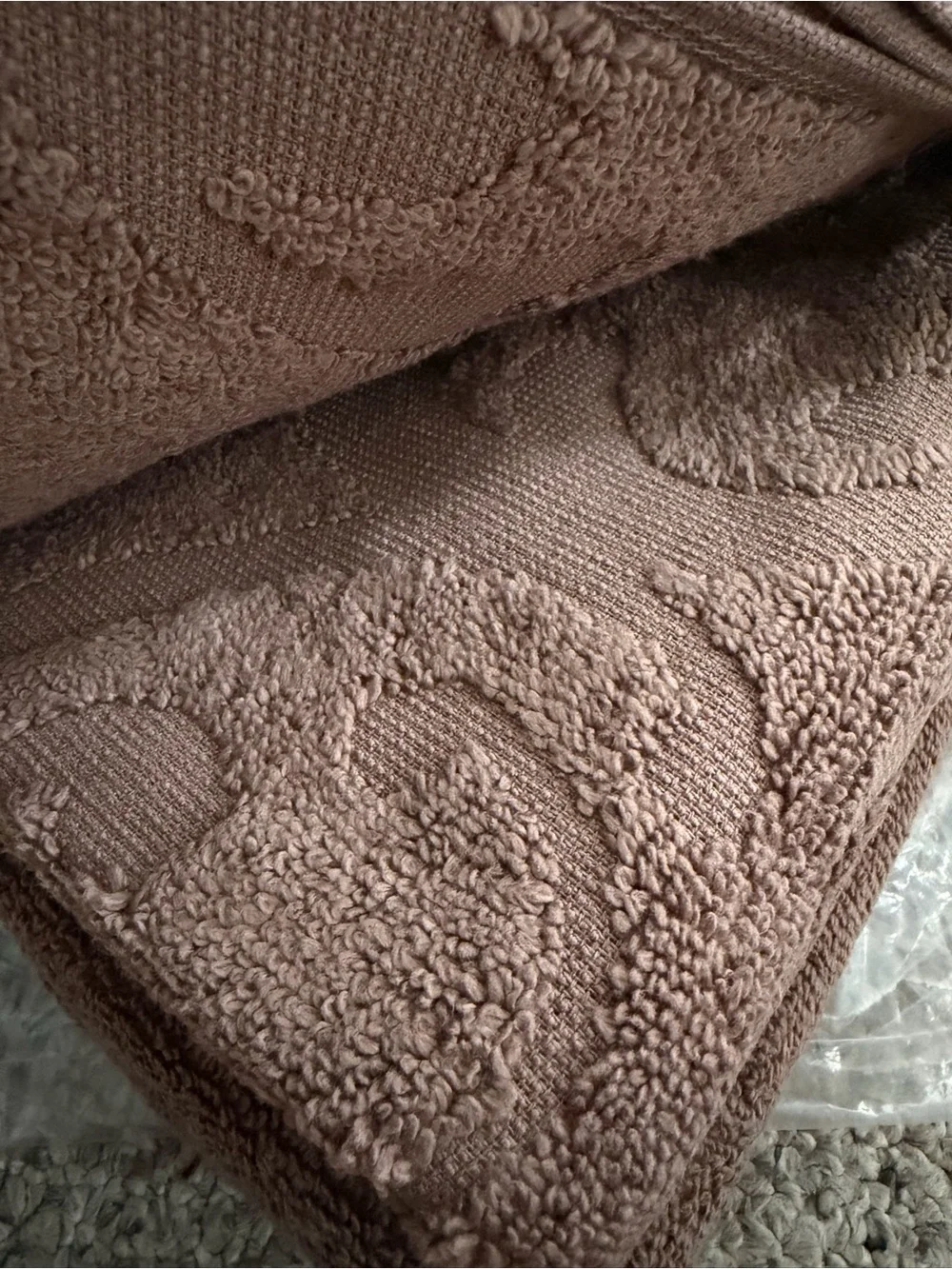 NWT 6-Piece Medallion Swirl Jacquard Towel Set in color Mocha